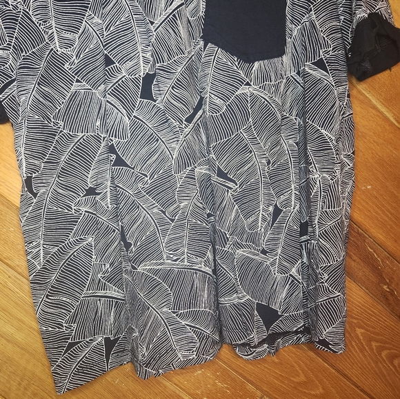 H&m black and white leaf print large pocket relaxed tshirt - Picture 7 of 9